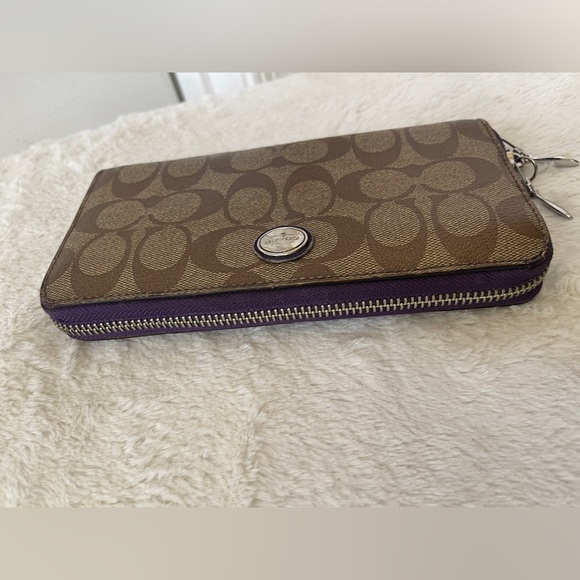 Coach long Wallet GUC - Picture 3 of 12